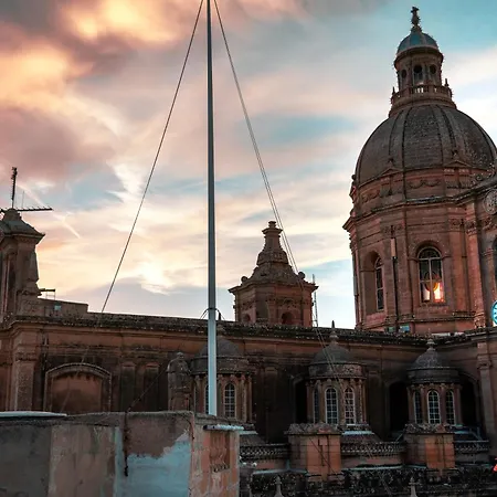 Dom wakacyjny Modern Maltese Gem With Game Room Cellar Siggiewi