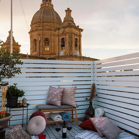 A Modern Maltese Townhouse In Hébergement de vacances Siggiewi