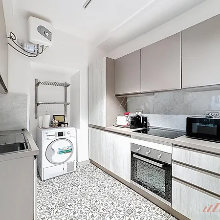 Chic 4br Maltese Gem With Game In Nyaraló