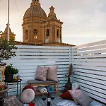 Chic 4br Maltese Gem With Game In Holiday home Siggiewi