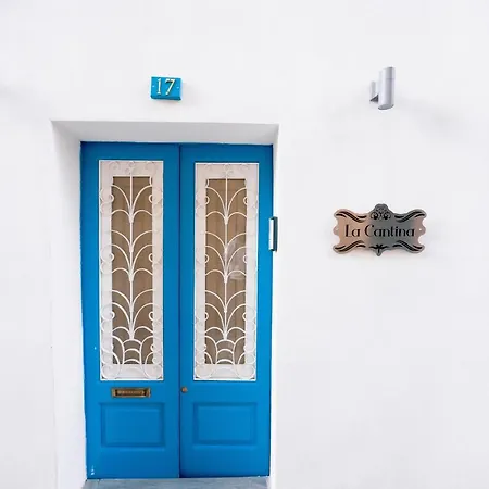 A Modern Maltese Townhouse In Nyaraló