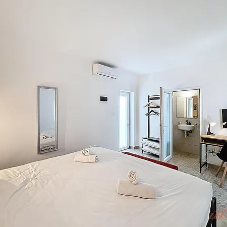 Vakantiehuis Modern Maltese Gem With Game Cellar