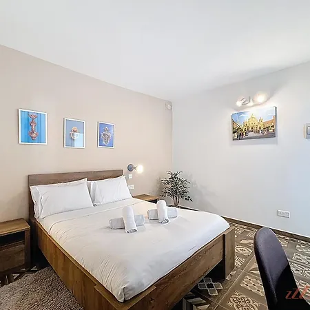 Vakantiehuis Modern Maltese Gem With Game Cellar