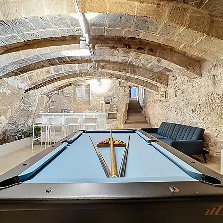 Chic 4br Maltese Gem With Game In *
