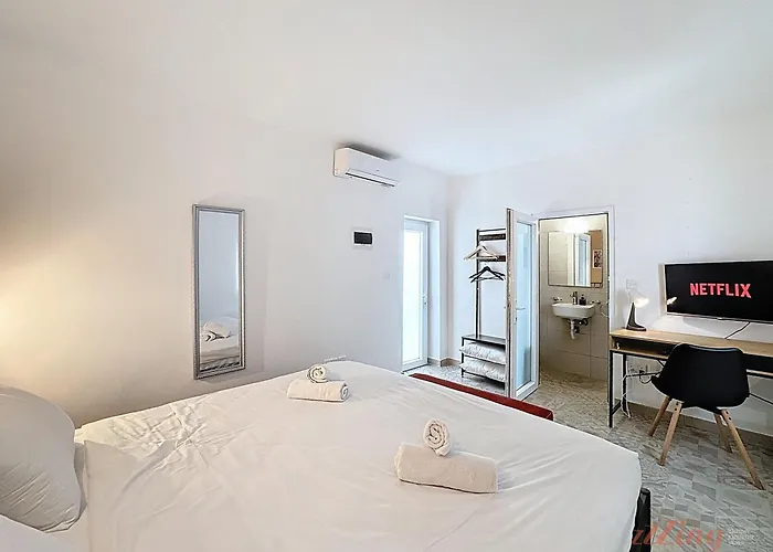 Vakantiehuis Modern Maltese Gem With Game Cellar